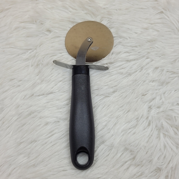 Farberware Pizza Cutter - Picture 2 of 3